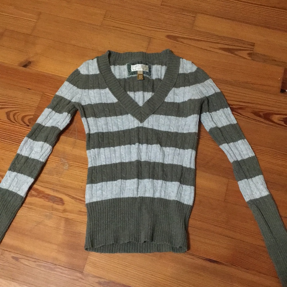 American Eagle Women’s V-neck Sweater